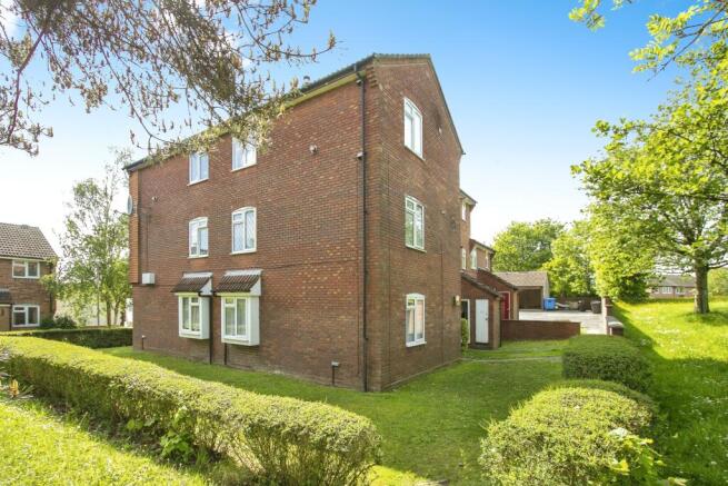 1 bed property, in Southbrook Close, £110,000