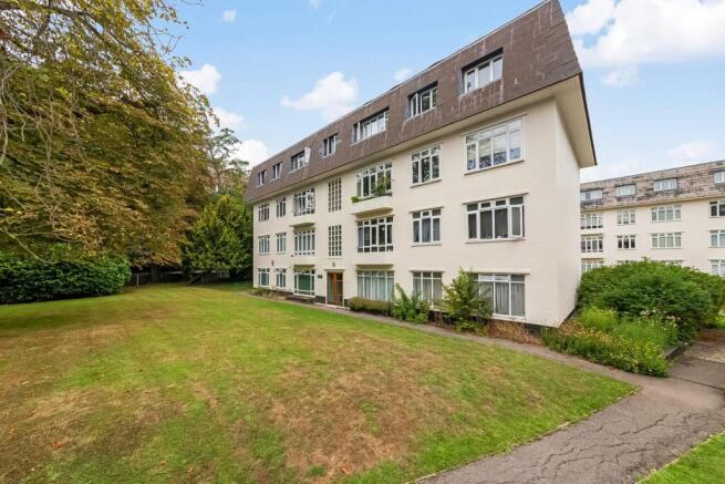 2 bed property, in Park Court, £425,000