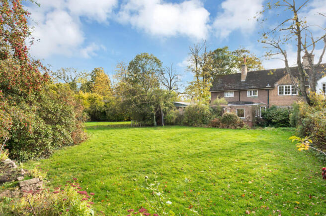 4 bed property, in Leicester LE7, £675,000