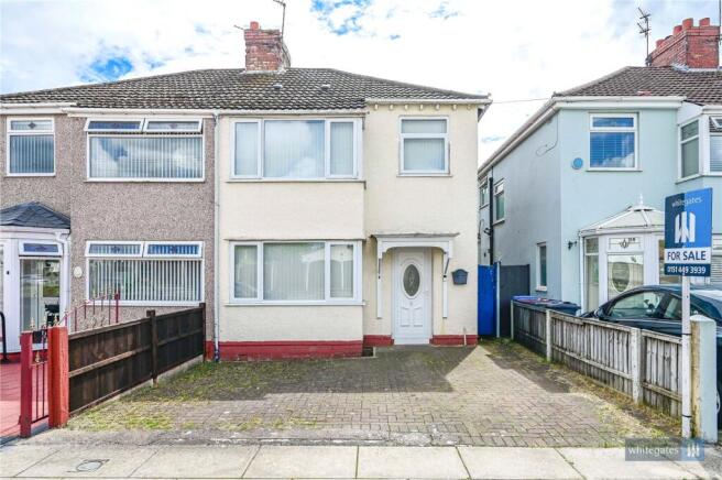 3 bed property, in Hilary Avenue, £210,000