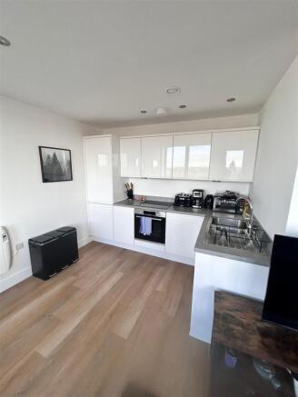 1 bed property, in Talbot Road, £180,000