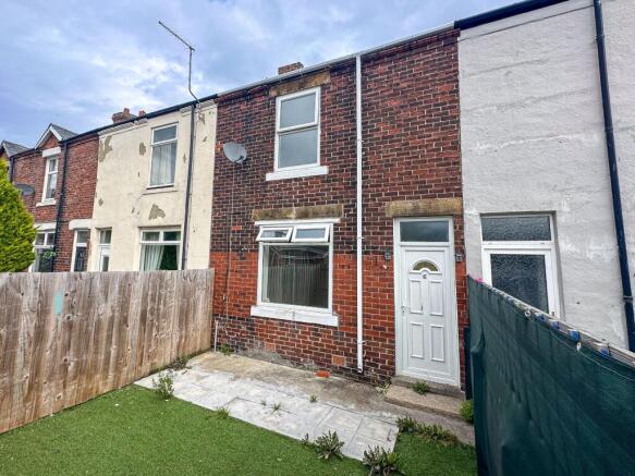 2 bed property, in Moyle Terrace, £100,000