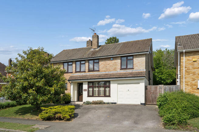 4 bed property, in Bourne End, £950,000