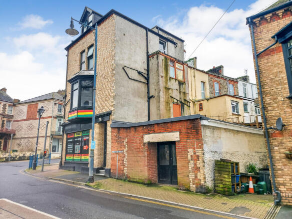 6 bed property, in Church Street, £325,000