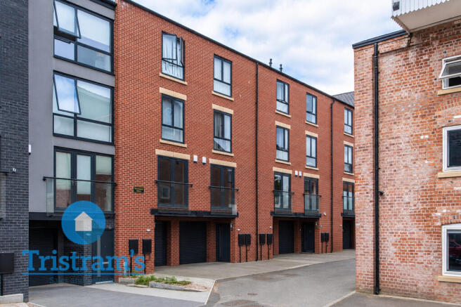 4 bed property, in Brewhouse Mews, £290,000