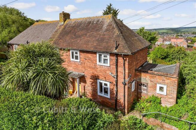3 bed property, in Cuckmere Way, £400,000