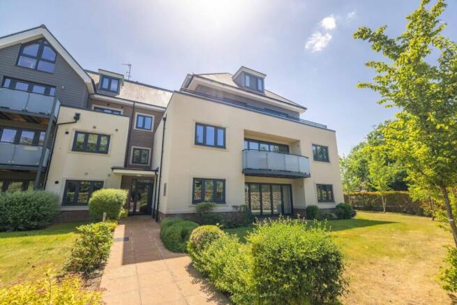 2 bed property, in Institute Road, £385,000