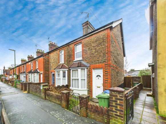 2 bed property, in Gladstone Road, £340,000