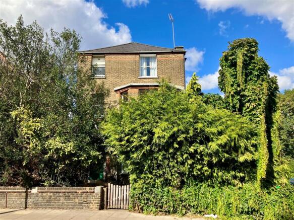 2 bed property, in Carleton Road, £575,000