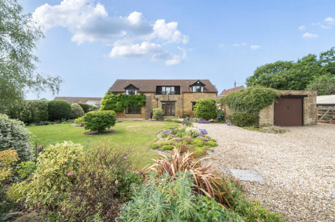 3 bed property, in Main Street, £600,000