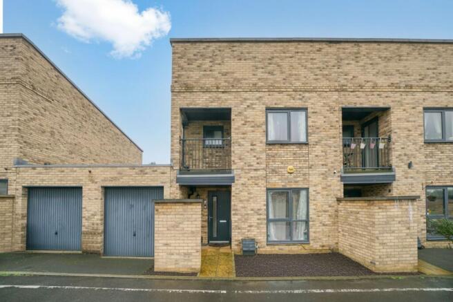 3 bed property, in Duffy Avenue, £625,000
