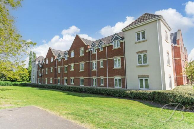 2 bed property, in Trinity Road, £105,000
