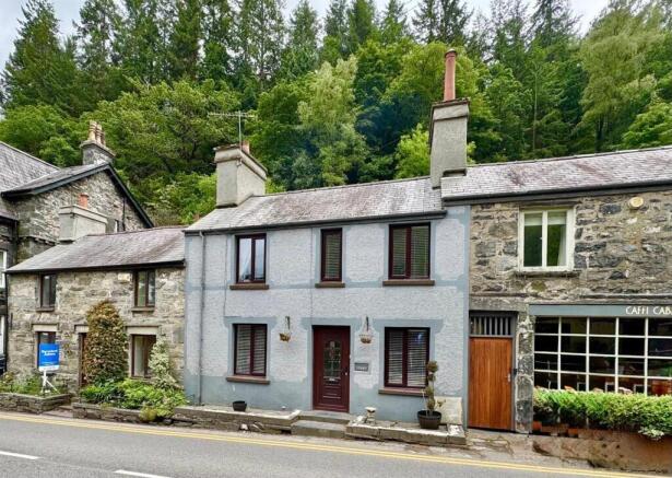 3 bed property, in Tegfan, £120,000