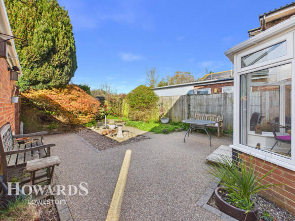 4 bed property, in Orchard Close, £390,000