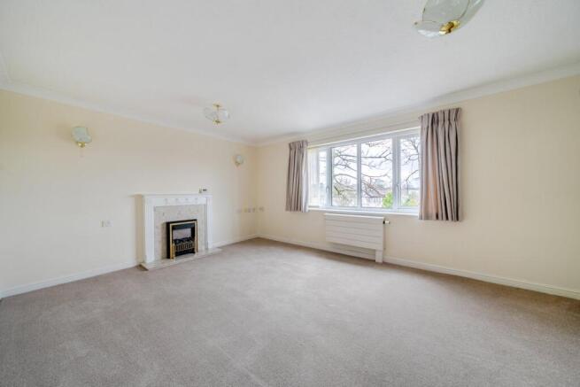 1 bed property, in Priory Court, £90,000