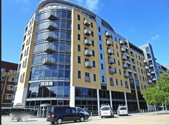 2 bed property, in Queens Court, £80,000