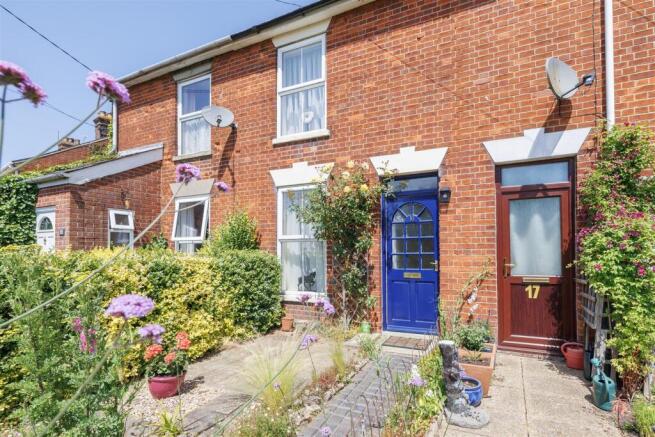 2 bed property, in Wissett Road, £250,000