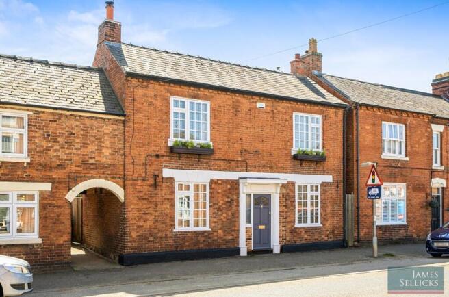3 bed property, in High Street, £490,000