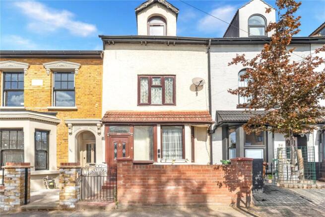 4 bed property, in Clarendon Road, £850,000