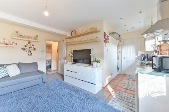 2 bed property, in Gipsy Hill, £340,000