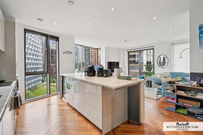 2 bed property, in Ambassador Building, £1,200,000
