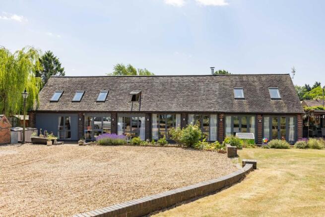 5 bed property, in Top Road, £750,000