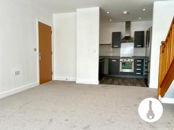 3 bed property, in Queens Road, £250,000