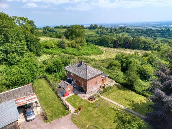 2 bed property, in Dommett, £375,000