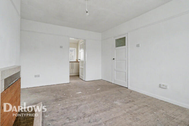2 bed property, in Heol Nant, £80,000