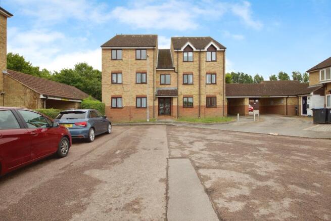 1 bed property, in Markwell Wood, £160,000