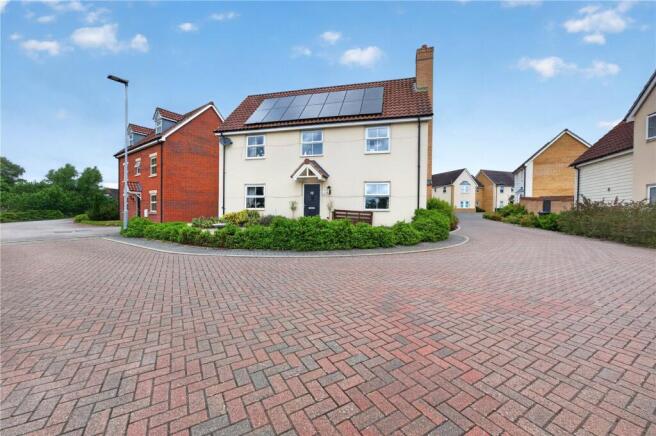 5 bed property, in Charlotte Drive, £400,000