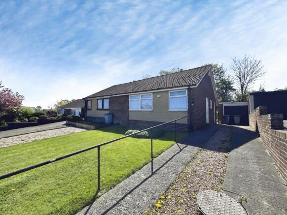 2 bed property, in Penn Grove, £185,000