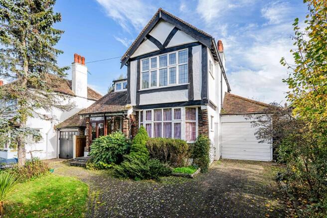 3 bed property, in Hambledon Hill, £815,000