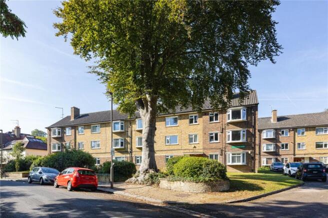 1 bed property, in Woodborough Road, £290,000