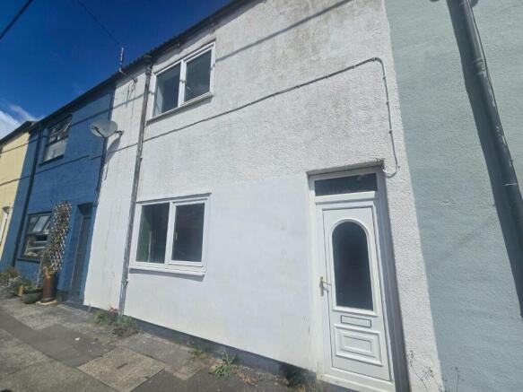2 bed property, in Killinghall Row, £110,000