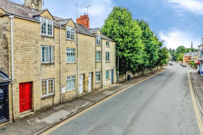 4 bed property, in Watermoor Road, £350,000