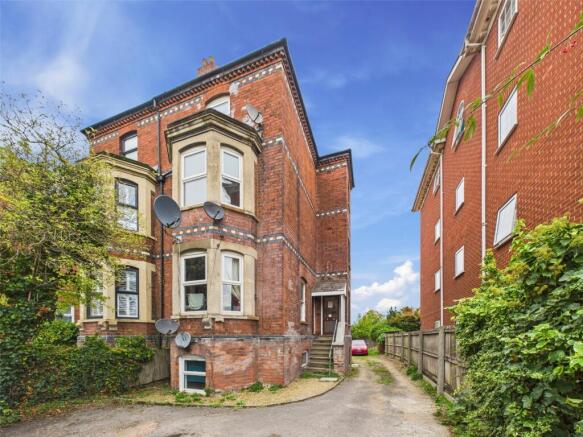 1 bed property, in Barnwood Road, £70,000
