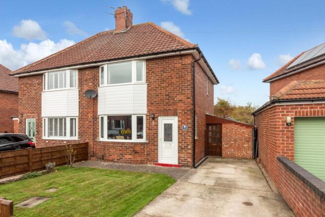 2 bed property, in Shirley Avenue, £279,000