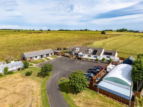 7 bed property, in Lockwood View, £1,000,000