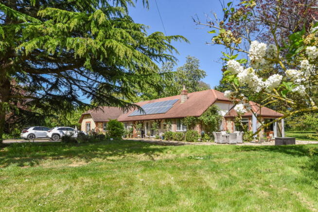 5 bed property, in Bests Lane, £1,200,000