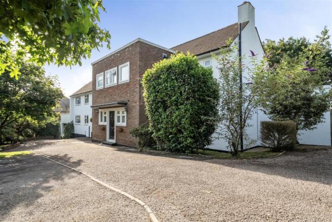 5 bed property, in Harepath Hill, £1,195,000