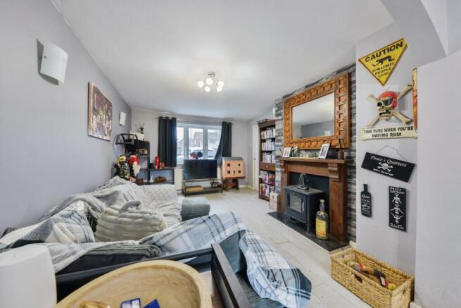 2 bed property, in Cherry Orchard, £375,000