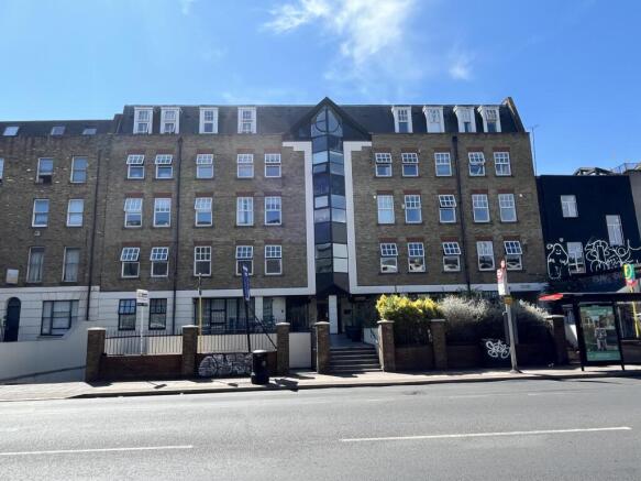 1 bed property, in 418C Hackney Road, £245,000