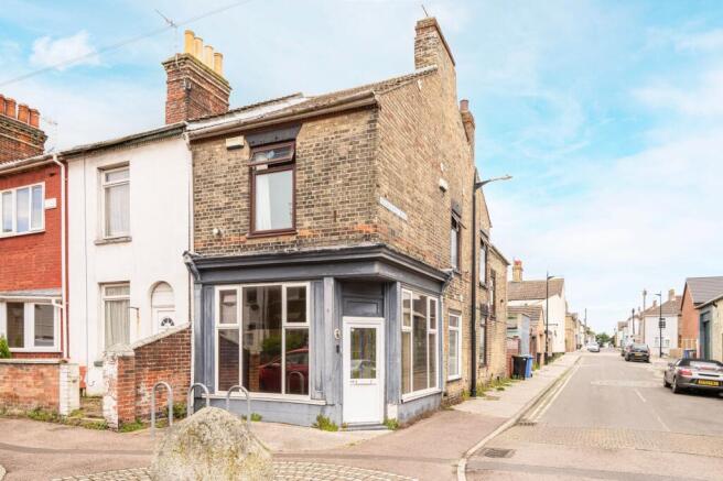 3 bed property, in Oxford Road, £175,000