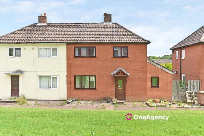 3 bed property, in Carnation Close, £80,000