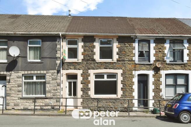 3 bed property, in Pentwyn Avenue, £105,000