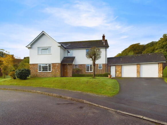 4 bed property, in Barton Rise, £525,000