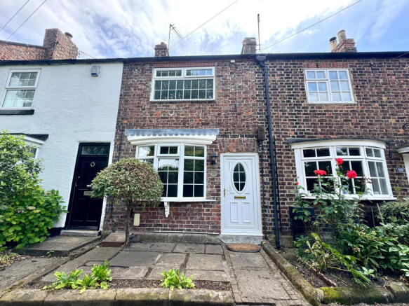 2 bed property, in Mulberry Cottage, £200,000