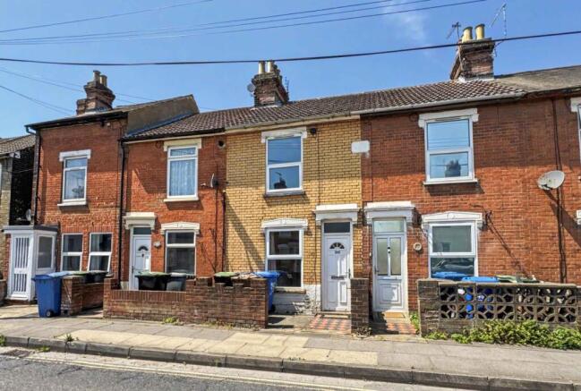 2 bed property, in 300 Cauldwell Hall Road, £125,000