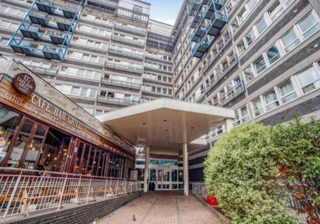 2 bed property, in Flat 104 The Vista Building, £125,000